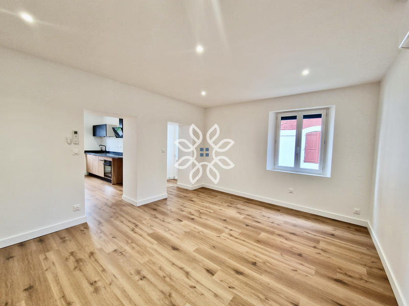 Appartement - 80 m² - 4 pièces