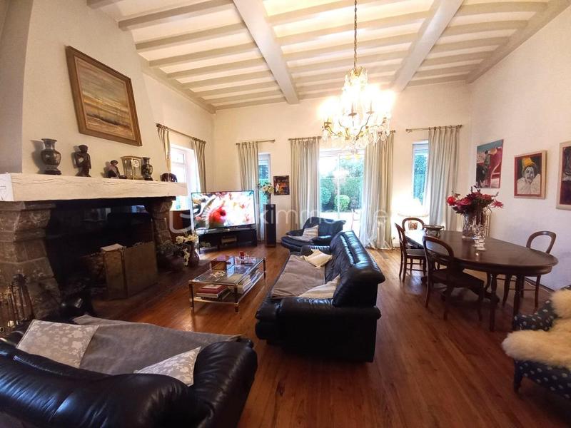 Maison traditionnelle - 275 m² - 15 pièces