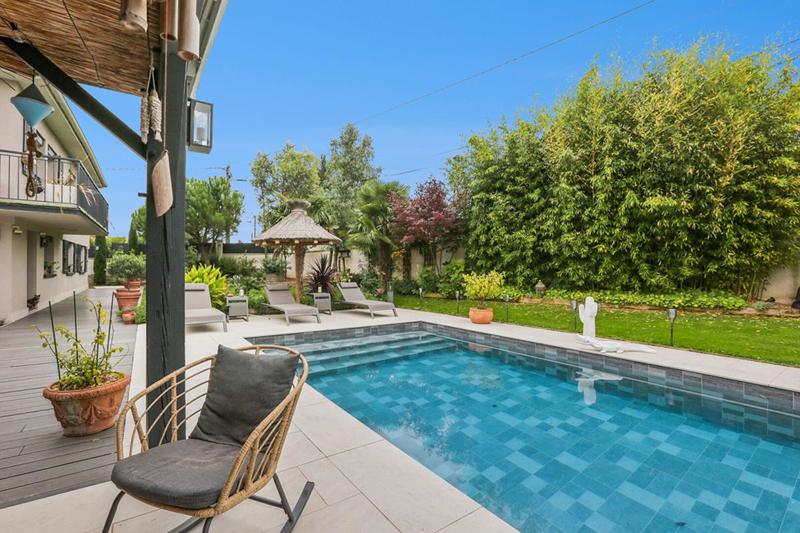 Villa - 221 m² - 6 pièces