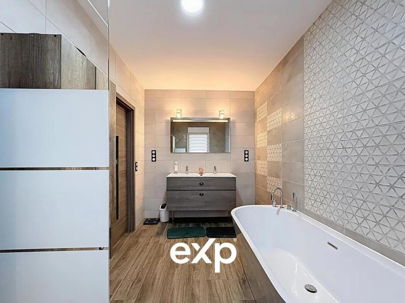 Maison - 151 m² - 6 pièces