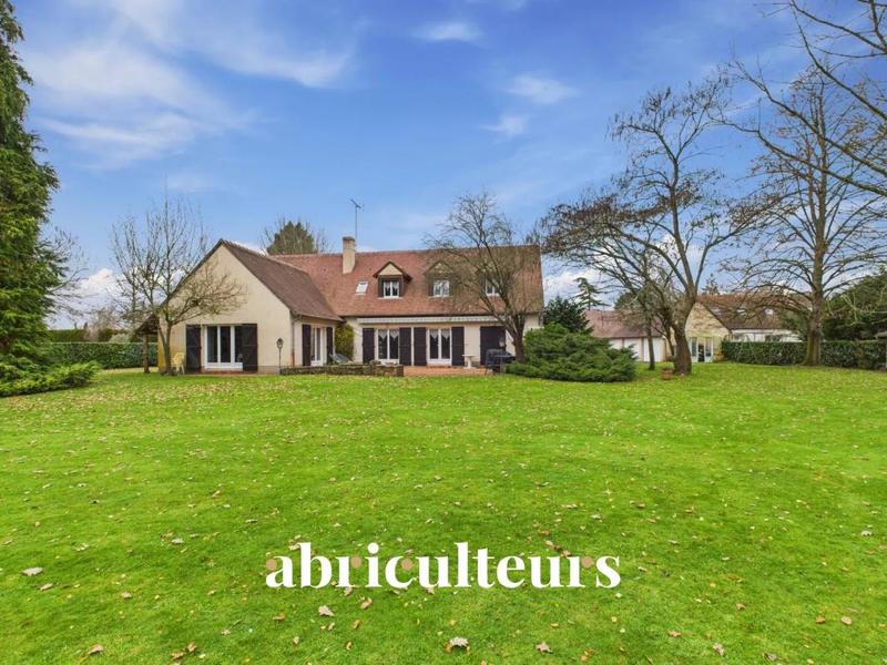 Propriété - 260 m² - 8 pièces