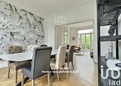 Maison - 407 m² - 12 pièces