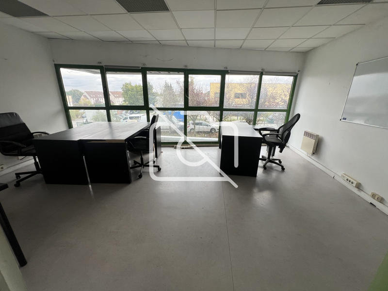 Entrepôt - 1 668 m²