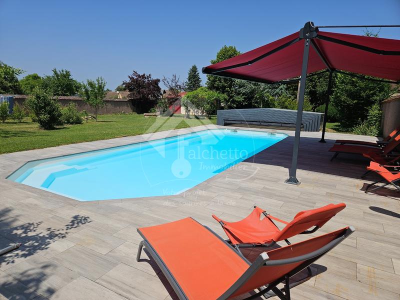 Propriété - 580 m² - 18 pièces