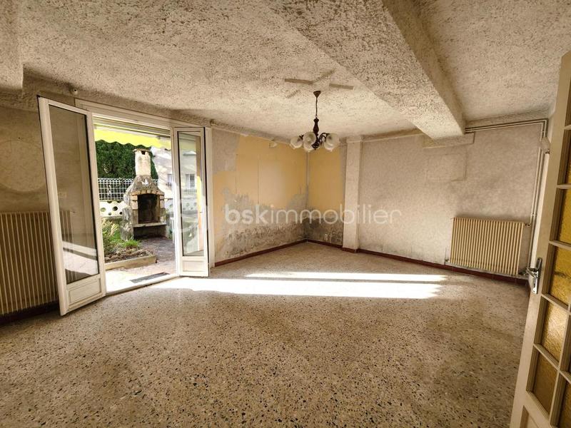 Maison traditionnelle - 165 m² - 8 pièces