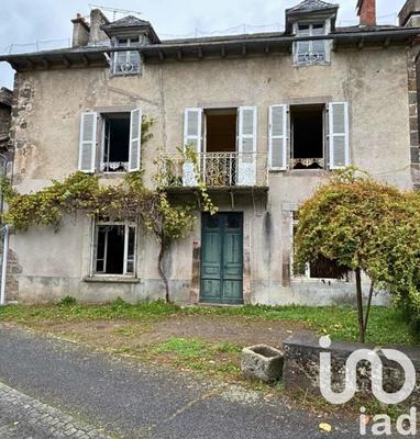 Maison de village - 303 m² - 6 pièces