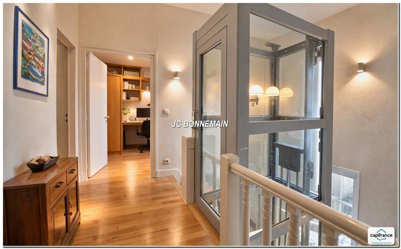 Maison - 210 m² - 7 pièces