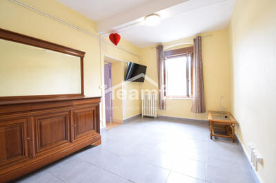 Maison - 247 m² - 9 pièces