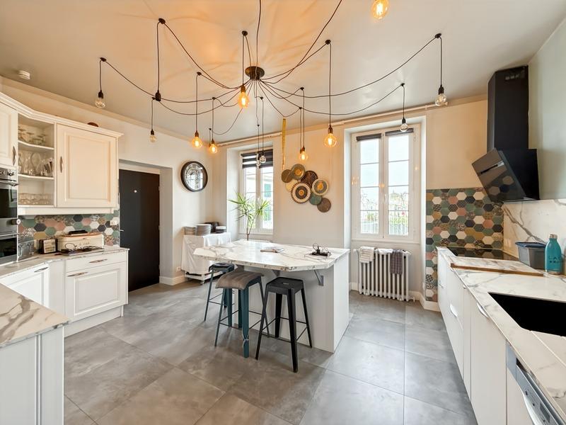 Propriété - 263 m² - 10 pièces