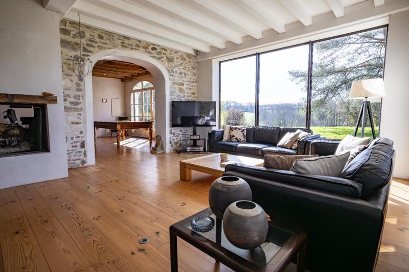 Maison - 530 m² - 12 pièces