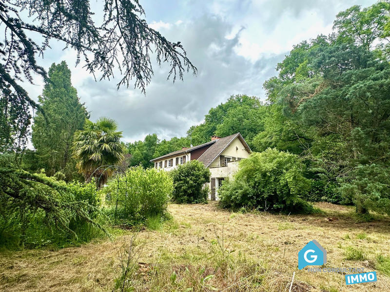 Maison - 330 m² - 8 pièces