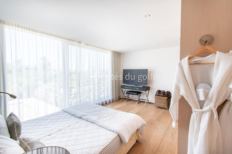 Maison - 305 m² - 7 pièces