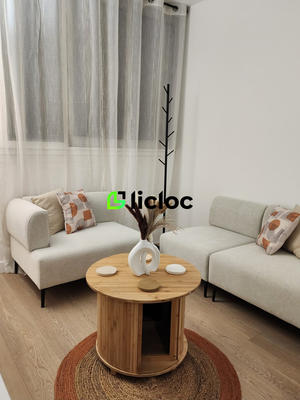 Appartement - 80 m² - 6 pièces