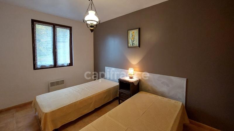 Maison - 250 m² - 10 pièces