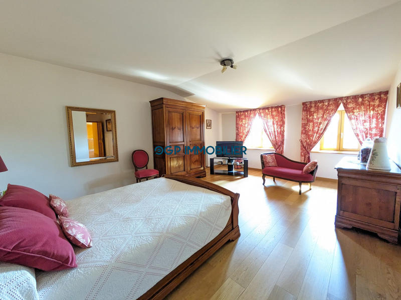 Maison - 340 m² - 8 pièces