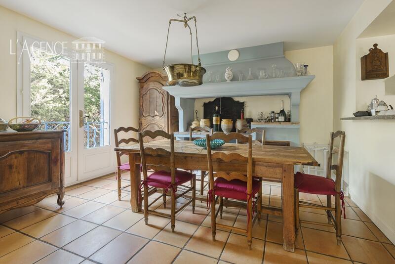 Maison - 398 m² - 10 pièces