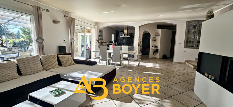 Maison - 205 m² - 6 pièces