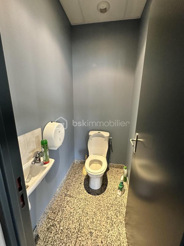 Bureau - 104 m² - 1 pièce