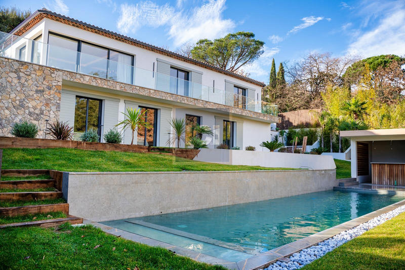 Villa - 268 m² - 6 pièces