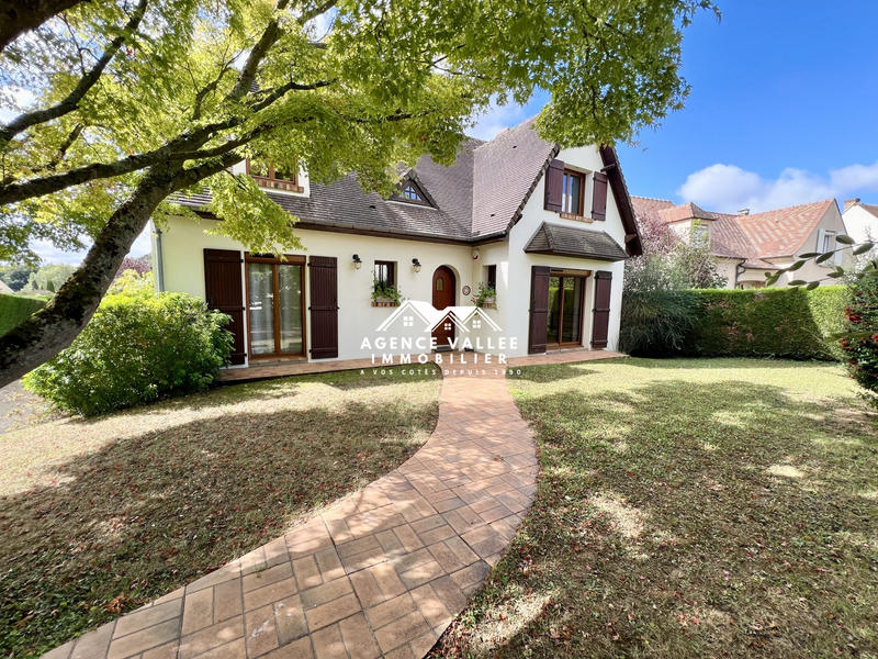 Maison traditionnelle - 160 m² - 6 pièces