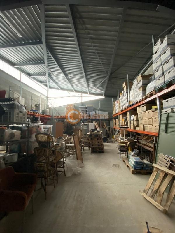 Entrepôt - 1 250 m²