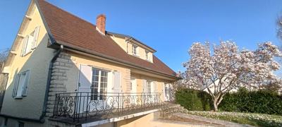 Maison - 217 m² - 8 pièces