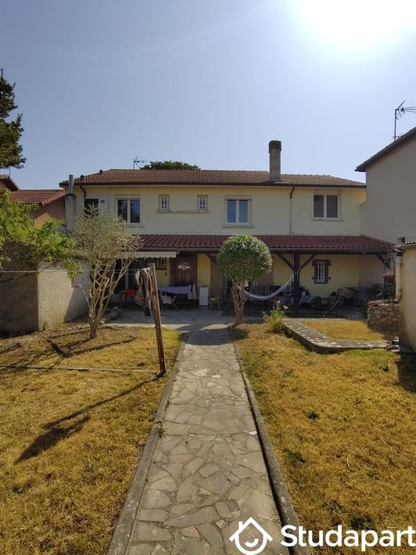 Chambre - 104 m² - 1 pièce