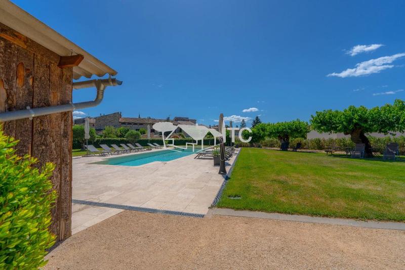 Propriété - 537 m² - 12 pièces