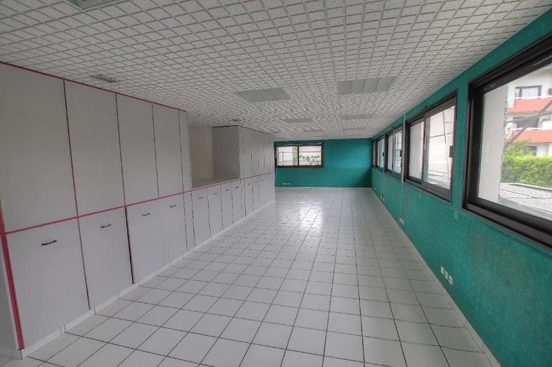 Bureau - 137 m² - 4 pièces