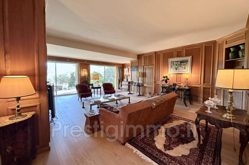 Demeure - 295 m² - 6 pièces