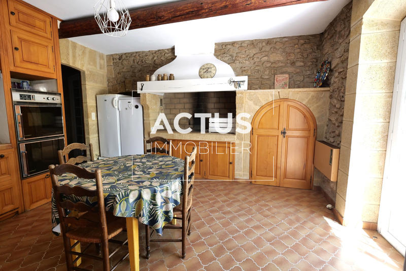 Maison - 237 m² - 8 pièces