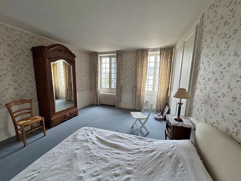 Maison - 220 m² - 10 pièces