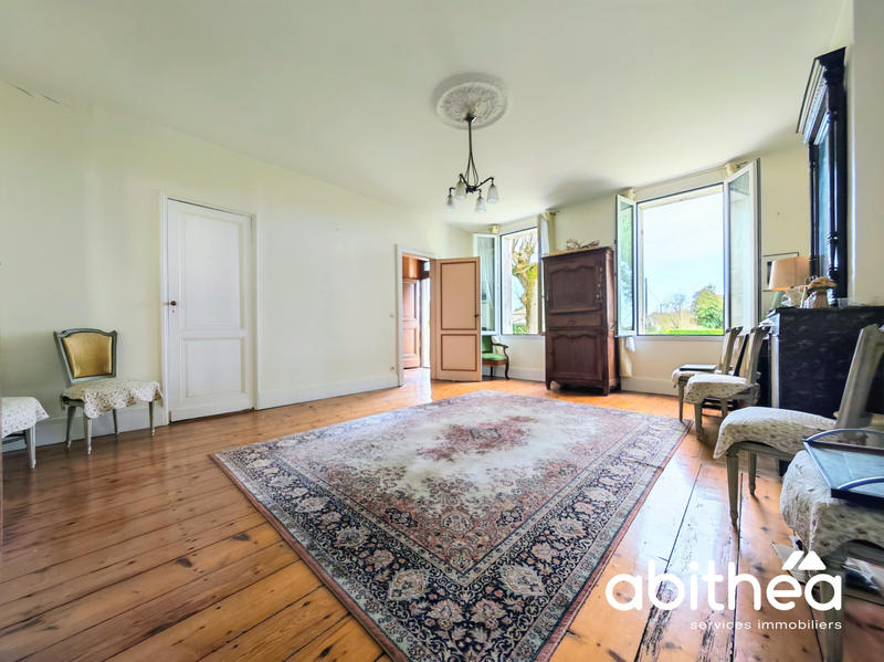 Maison - 380 m² - 12 pièces