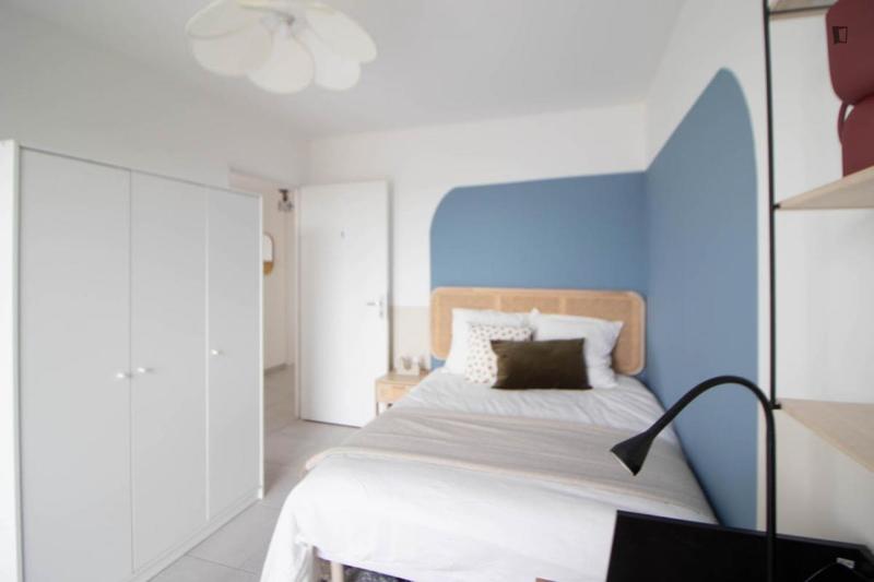 Chambre - 12 m² - 5 pièces