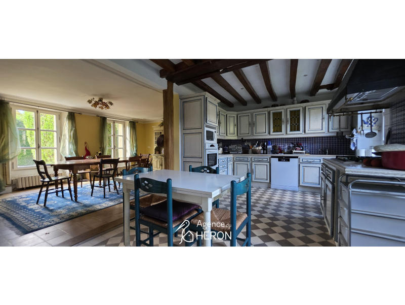 Maison - 374 m² - 10 pièces