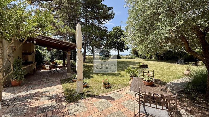 Maison - 214 m² - 10 pièces