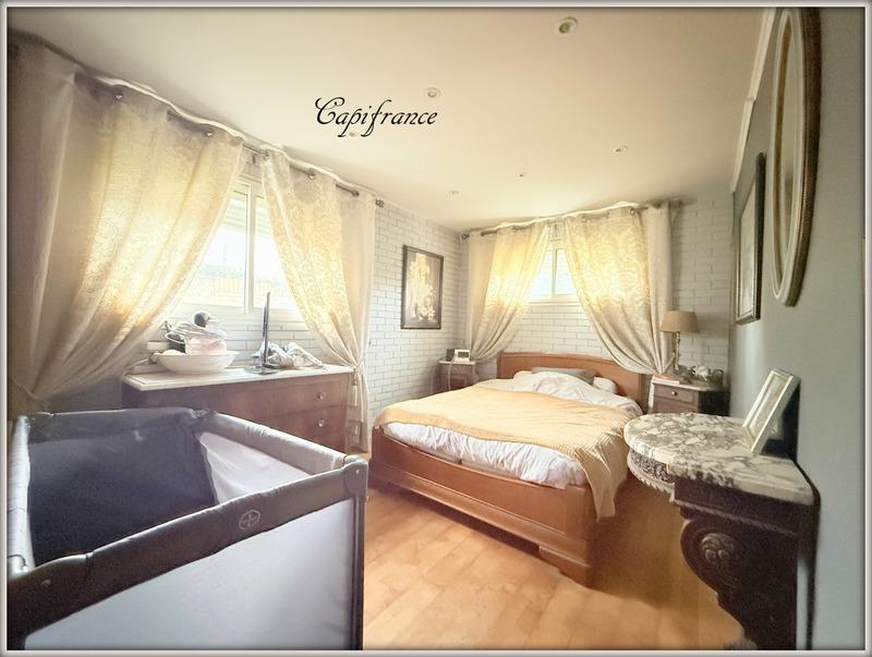 Maison - 95 m² - 5 pièces