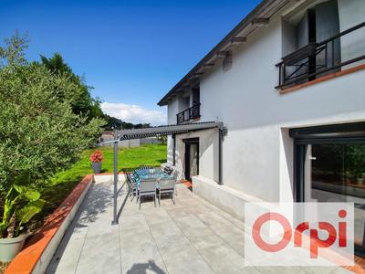 Maison - 237 m² - 7 pièces