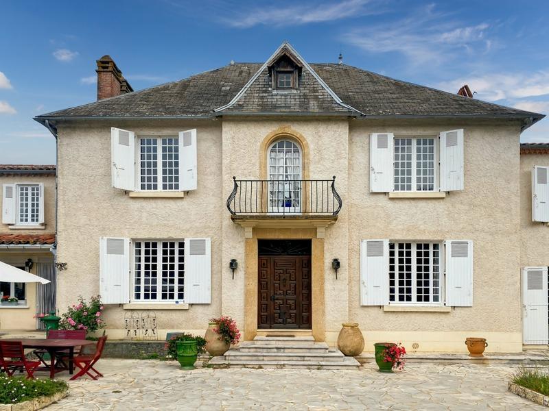 Maison - 388 m² - 11 pièces