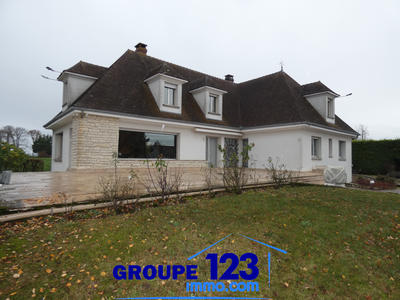 Maison - 435 m² - 9 pièces