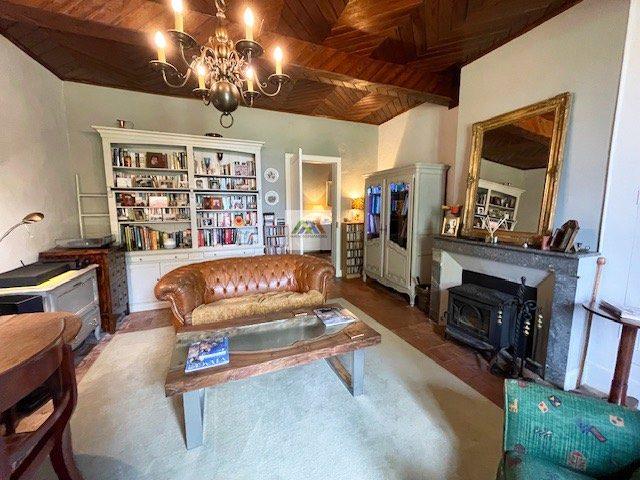 Maison - 283 m² - 8 pièces