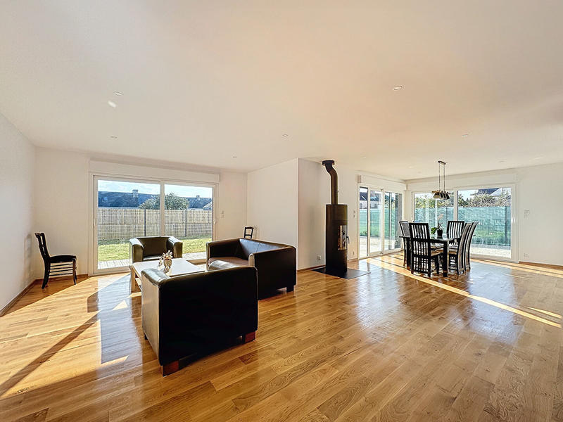 Maison - 180 m² - 9 pièces