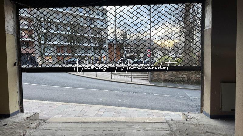 Local commercial - 400 m² - 1 pièce