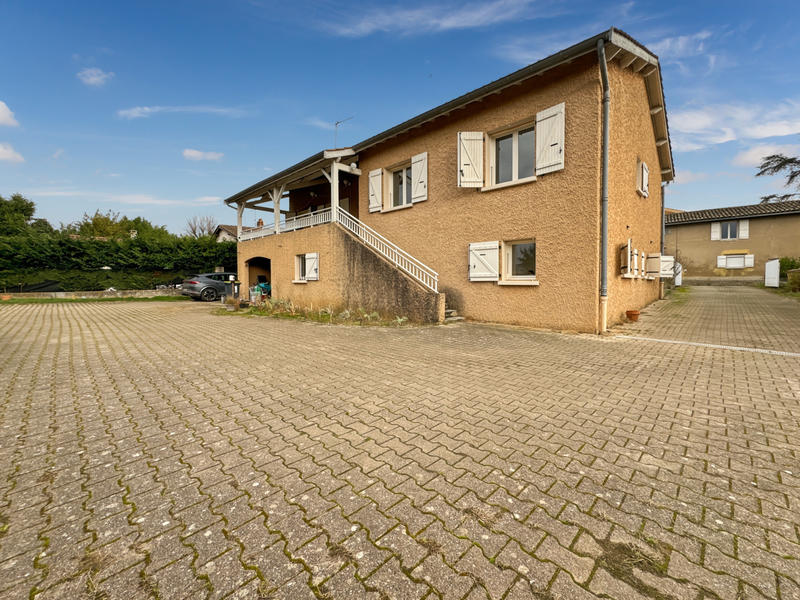 Maison - 216 m² - 8 pièces