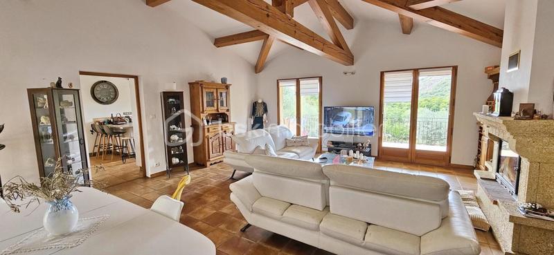 Maison - 246 m² - 9 pièces