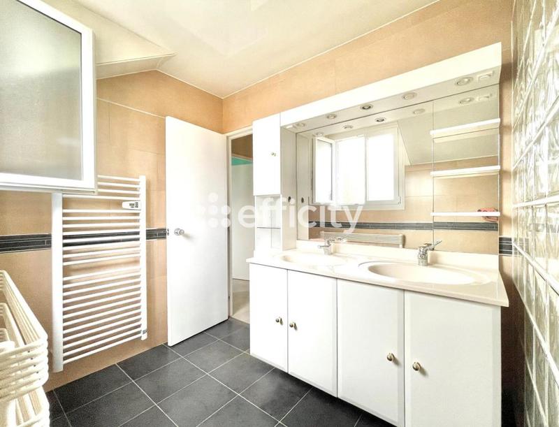 Maison - 140 m² - 7 pièces