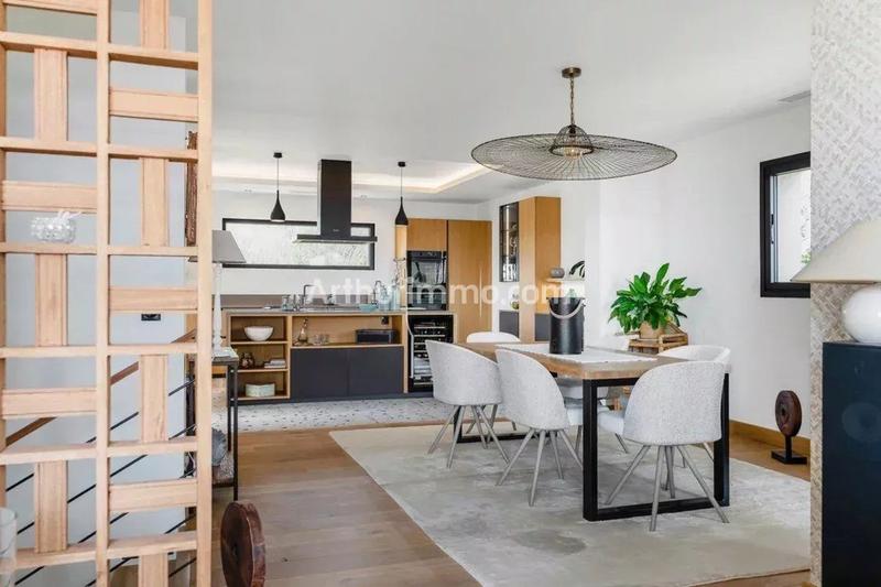 Maison - 180 m² - 6 pièces