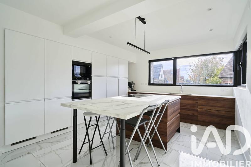 Maison - 210 m² - 6 pièces