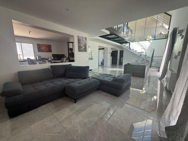 Maison - 248 m² - 7 pièces