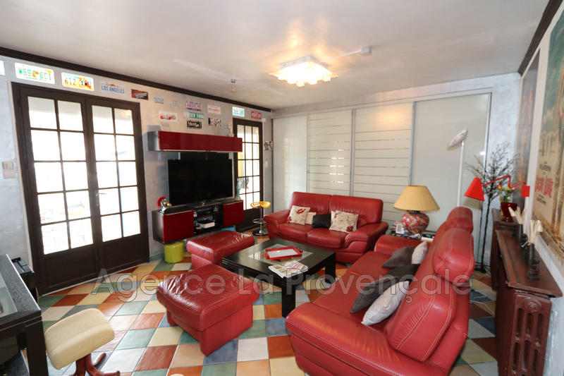 Villa - 273 m² - 6 pièces